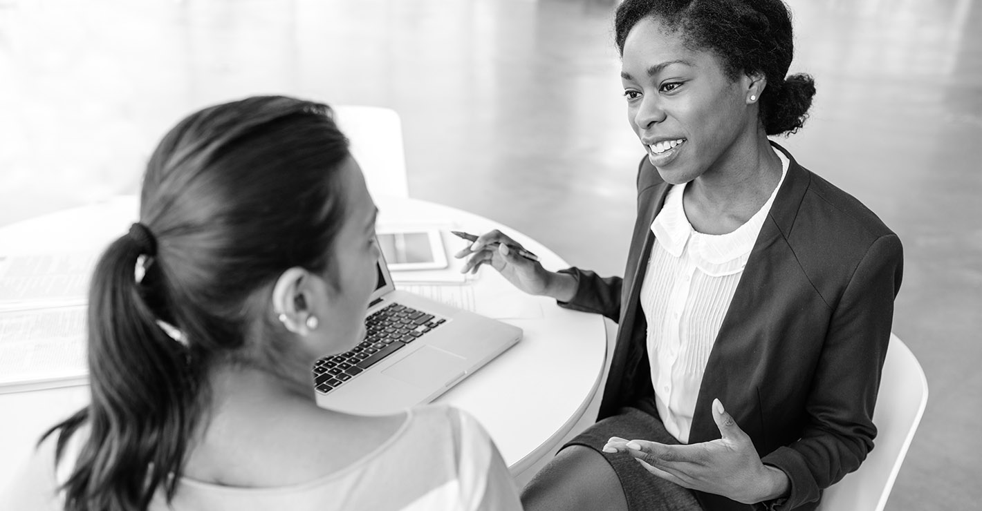 What is a personal injury lawyer? An injured client meets with a lawyer in her office to get answers to their questions.