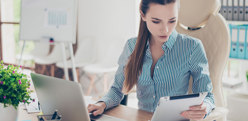 woman researching what does a cpa do