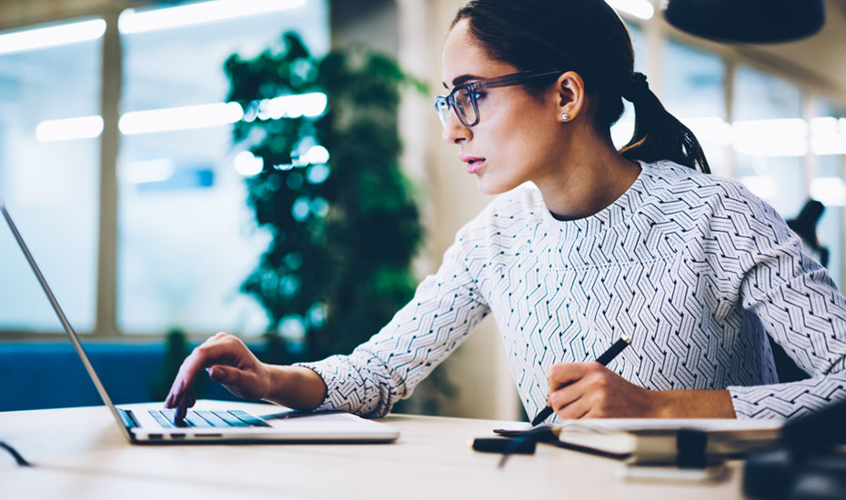 Woman determining the cost of SMSF accounting