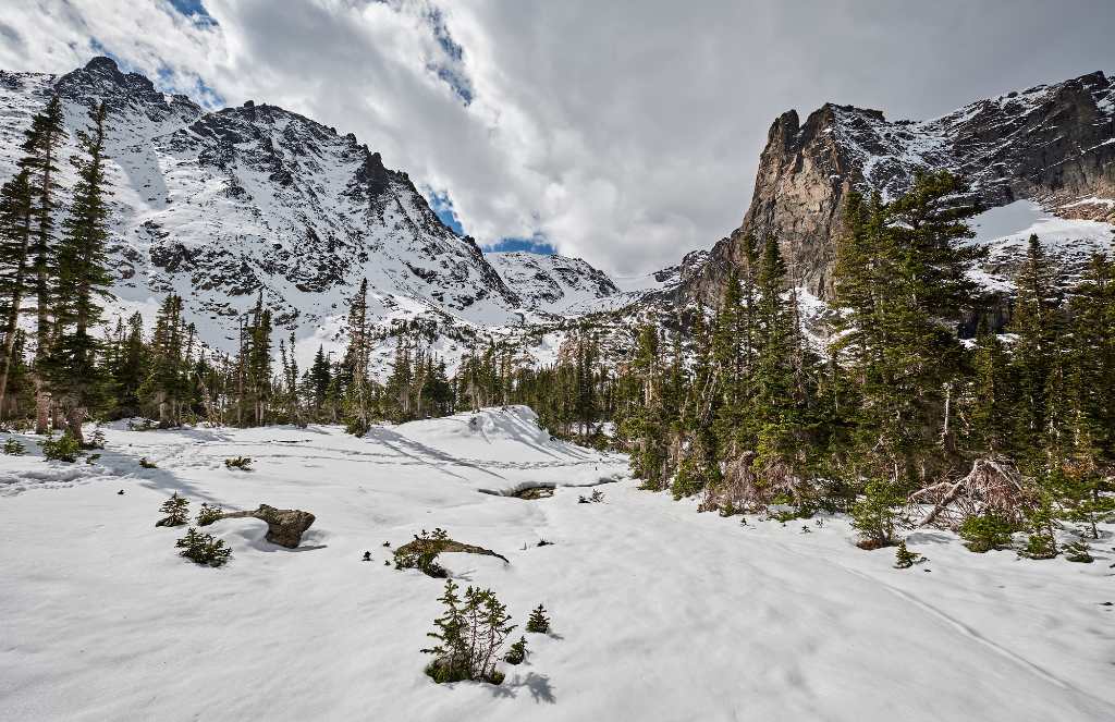 rocky mountain national park in winter