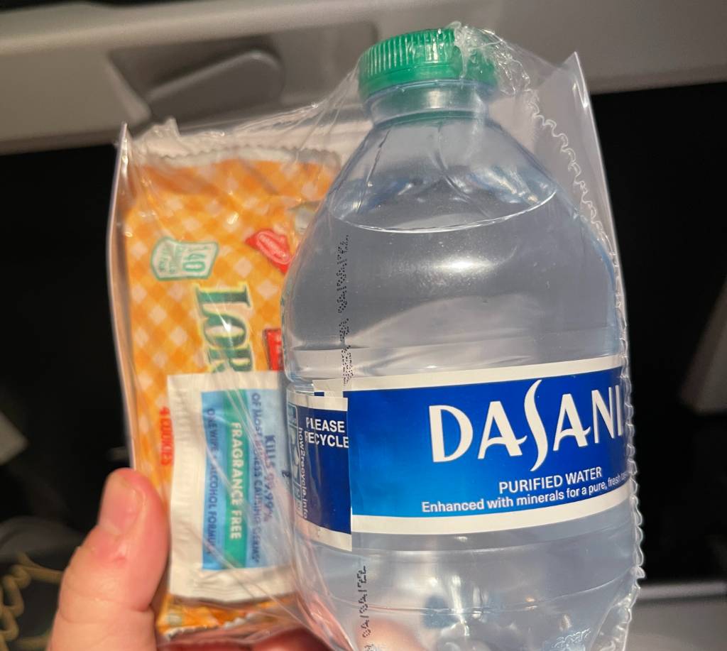 free snacks on Avelo.