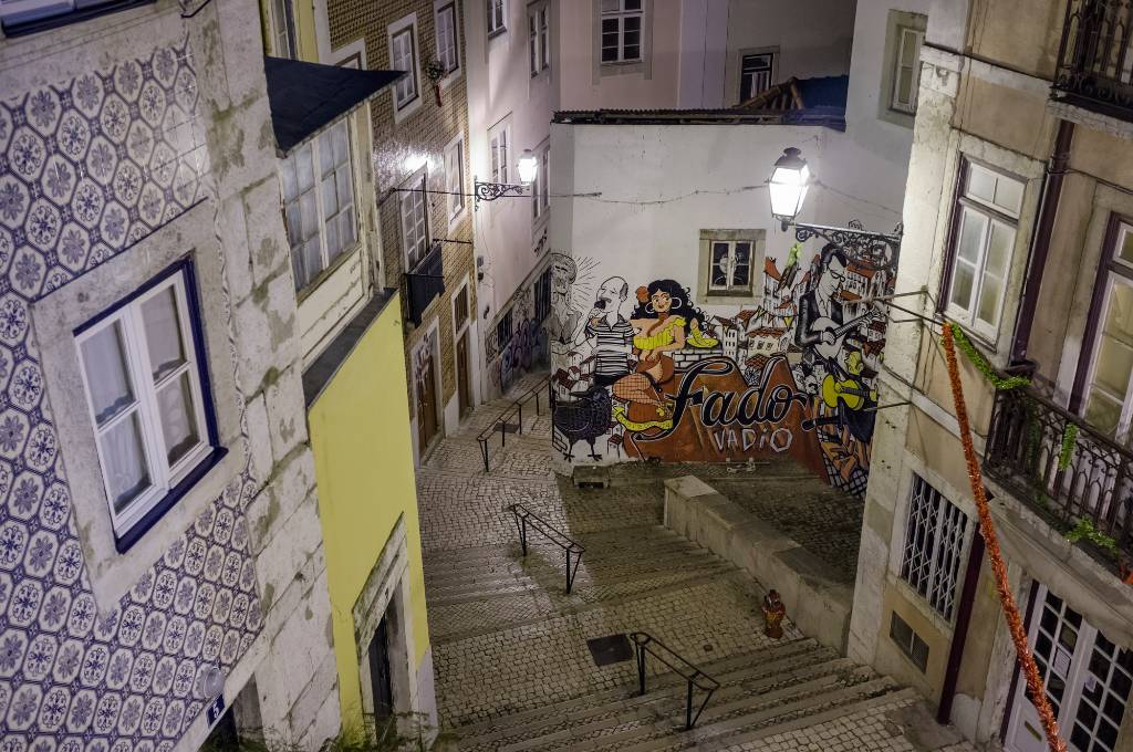 alley of Lisbon at night.