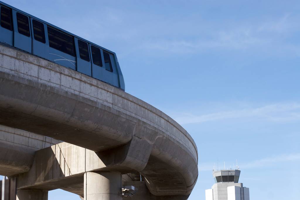 bart train from SFO