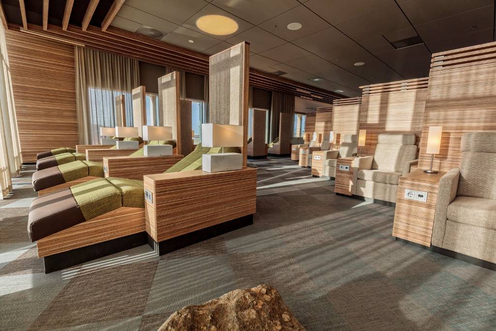 Icelandair saga lounge.