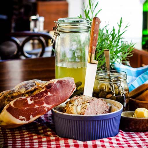 Le Bistro