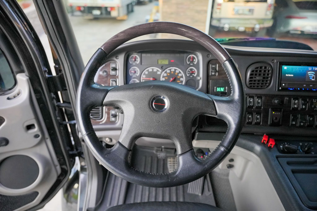 2008 Freightliner Sport Chassis M2 106 P2 SHAQLINER for Sale Exotic Car Trader (Lot 23085389)