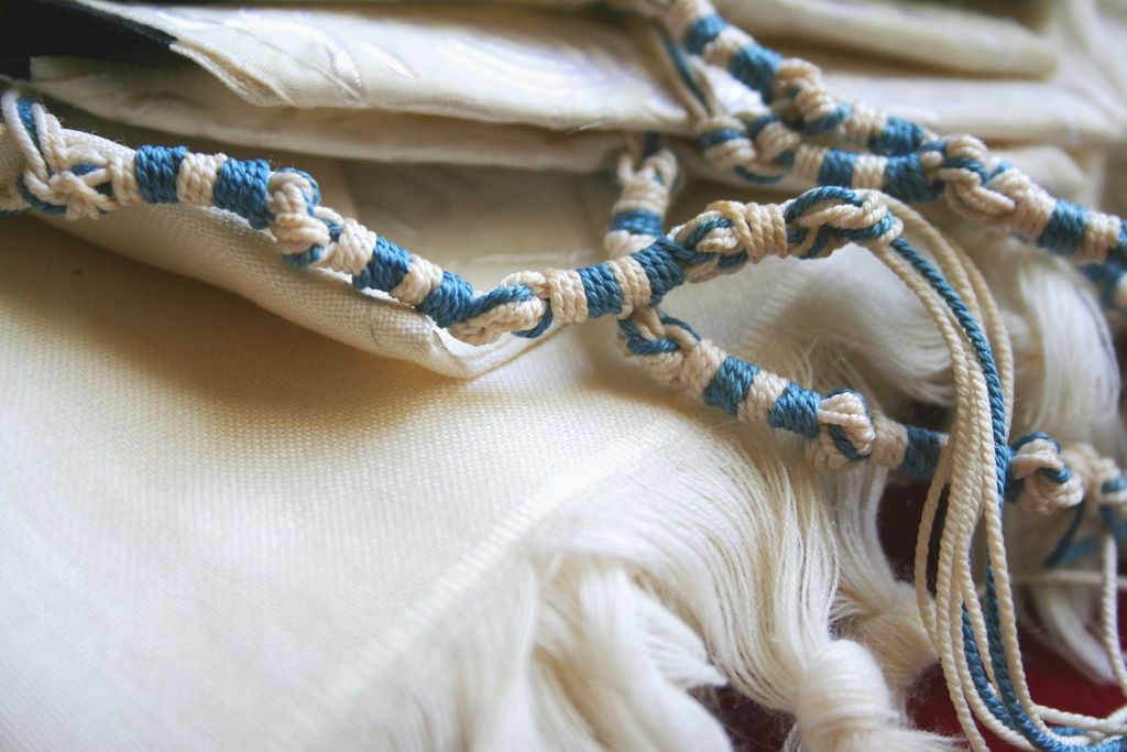 What Do Tzitzit Represent?