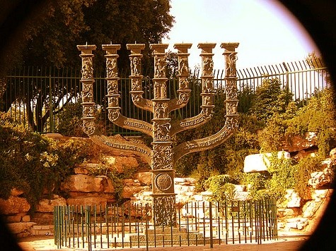 The Vision of 6th Century Chanukah in Zechariah