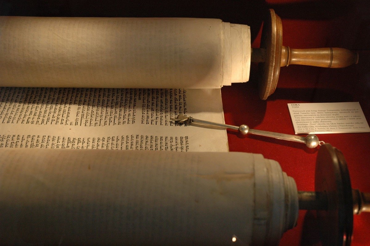 Is the Torah a Pentateuch or Hexateuch?