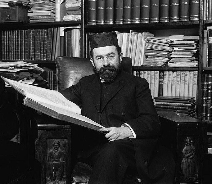 Torah min haShamayim: Conflicts Between Religious Belief and Scientific Thinking