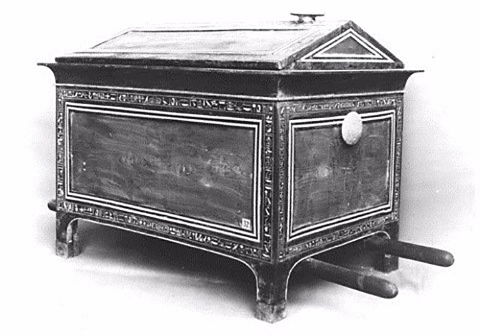 The Poles of the Ark and Tutankhamun’s Chest