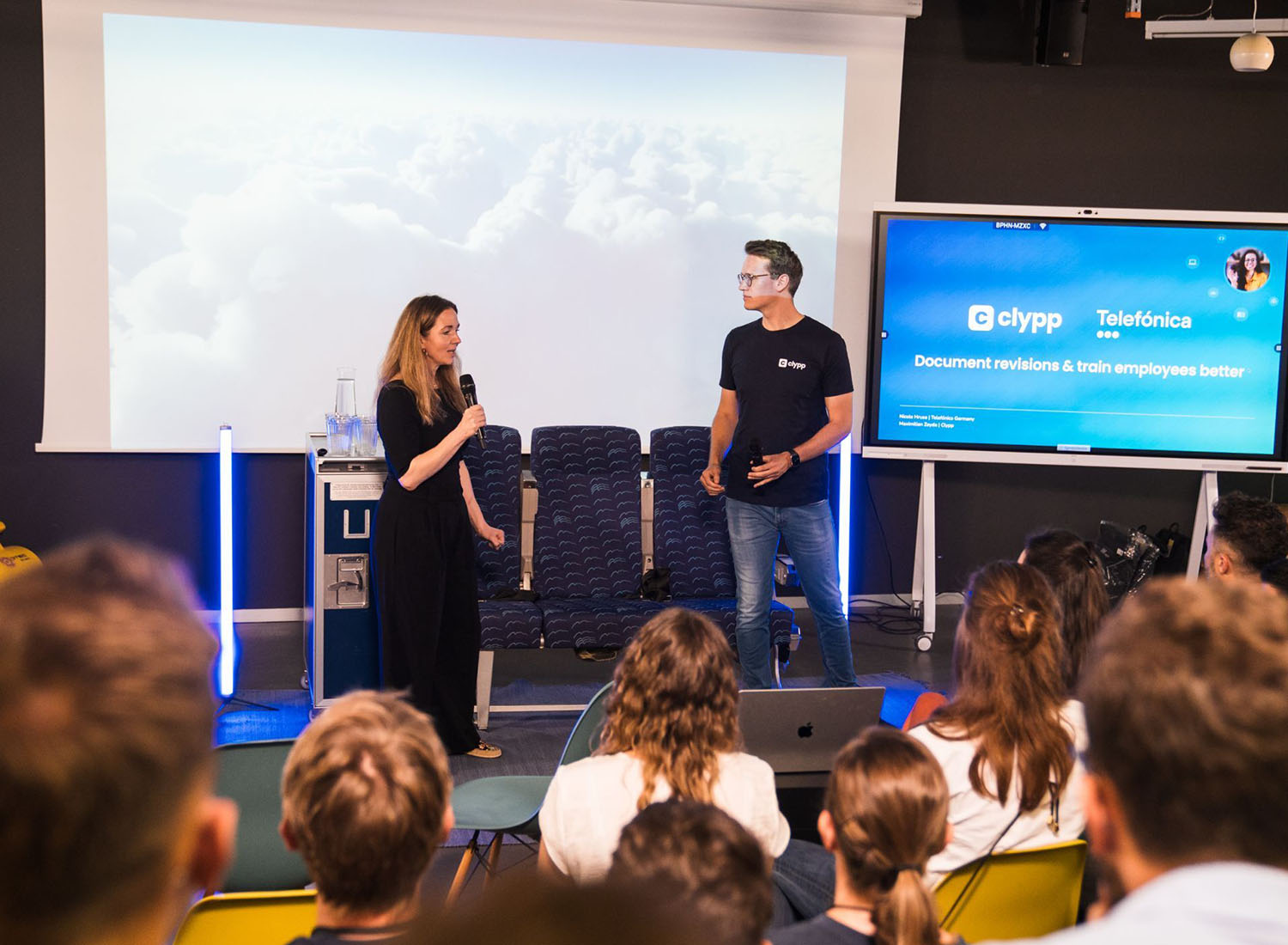 Two people on stage presenting a Startup in Wayra