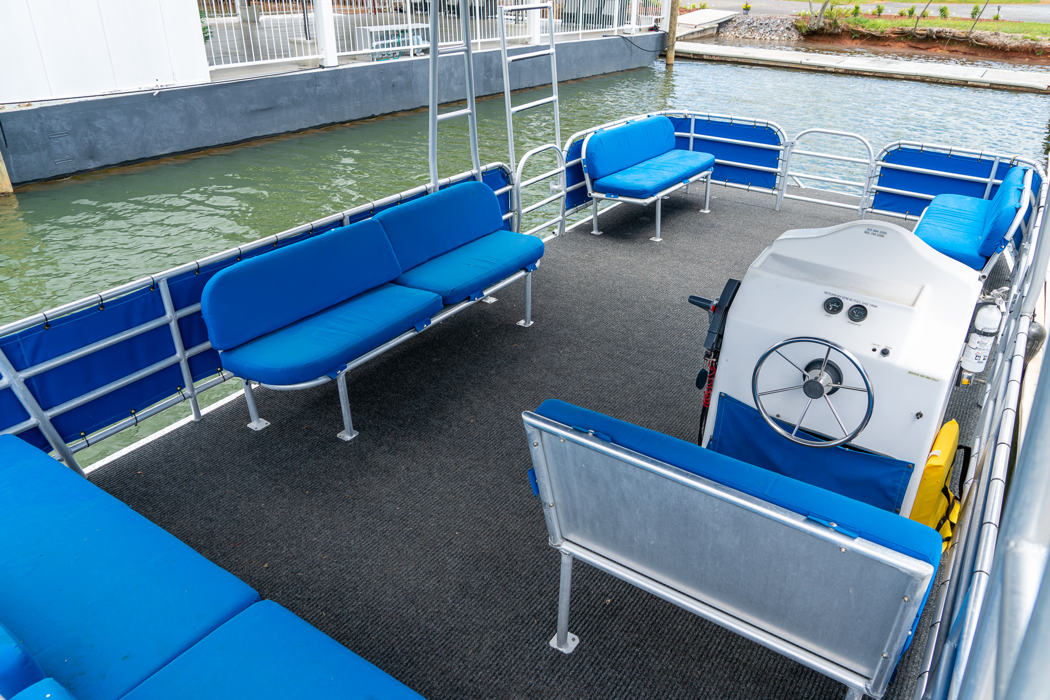 Standard Pontoon Boat Rentals in East Tennessee from Harbortowne Marine