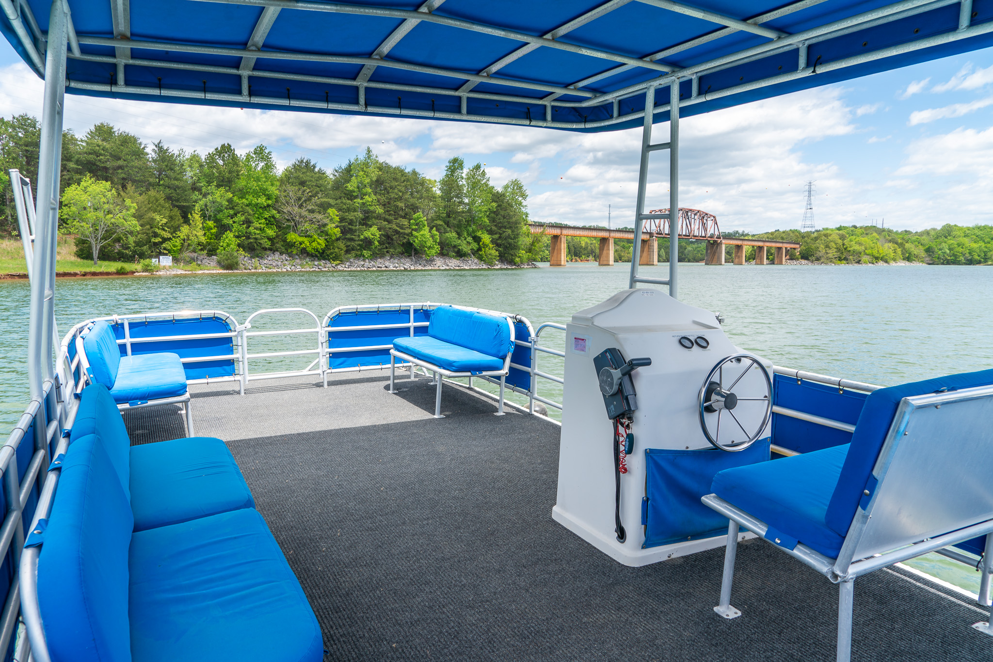 Standard Pontoon Boat Rentals in East Tennessee from Harbortowne Marine