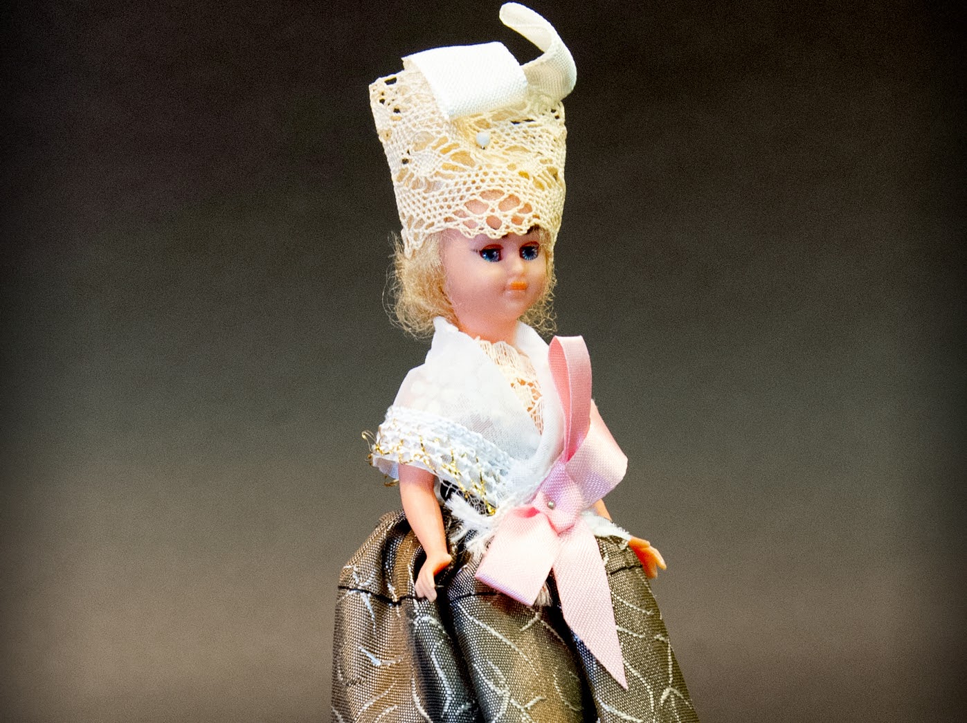 Microdot doll