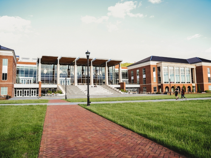 10 Ways to Use Signage in Schools