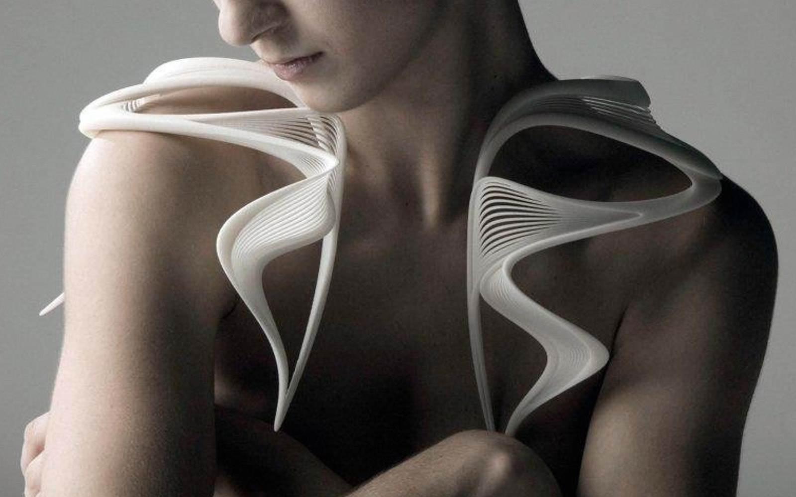 Weaving threads model image.