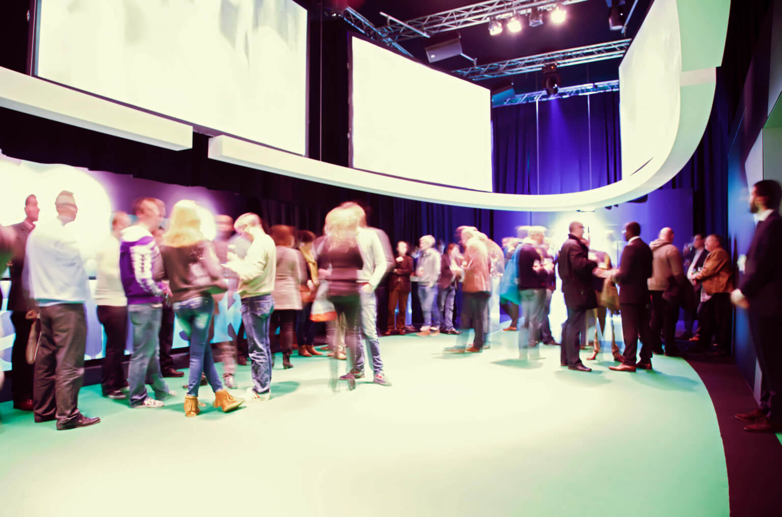 picture of crowd of people at conference networking nurse networking