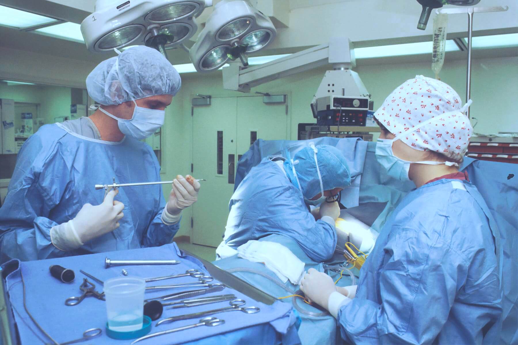 nurses and surgeons in operating room performing a surgery perioperative nurse