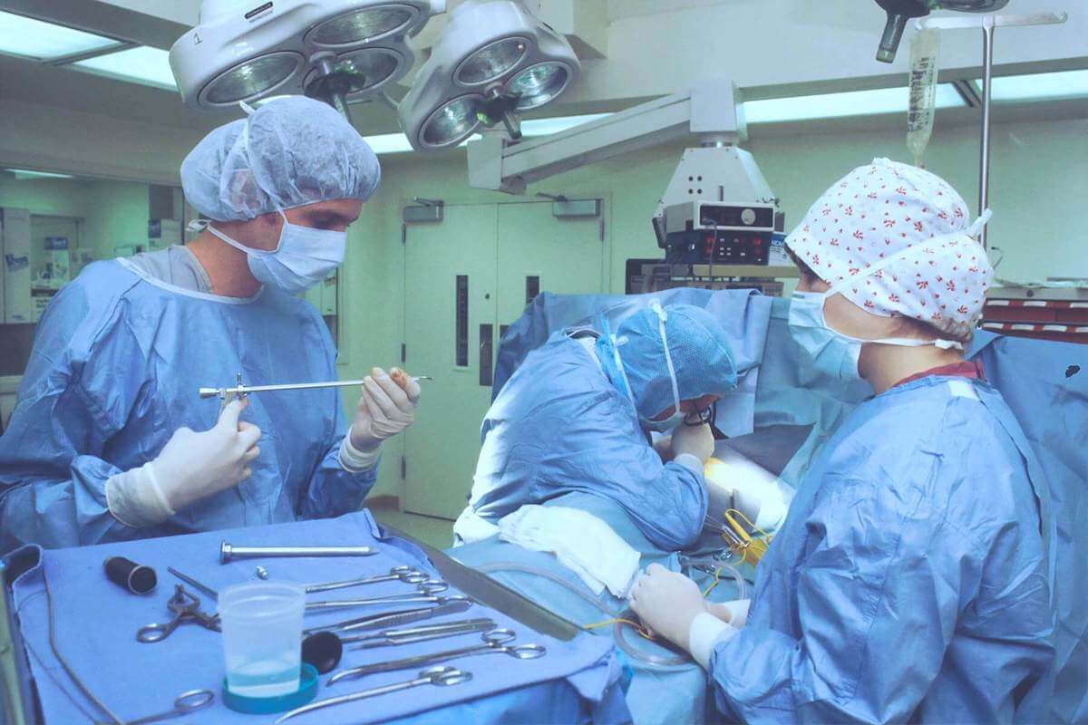 nurses and surgeons in operating room performing a surgery perioperative nurse