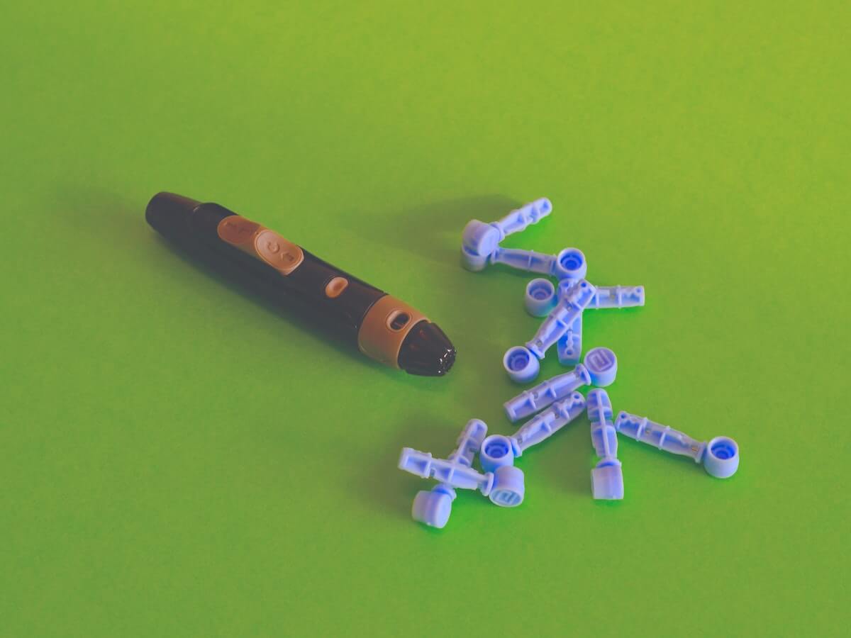 finger prick tool for diabetes nurses and diabetes management