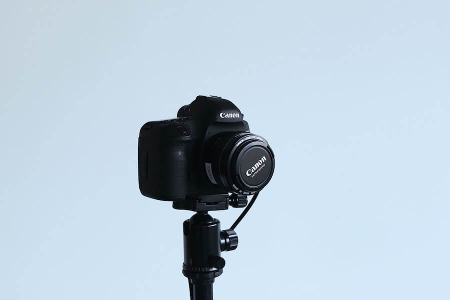 canon camera on tripod in front of blue background nurse bloggers nurse influencers