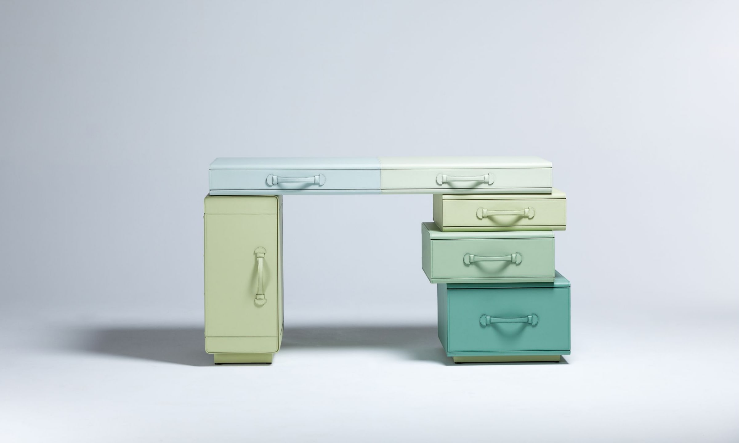 Maarten De Ceulaer - Writing Desk of Suitcases - 2 - picture by Nico Neefs