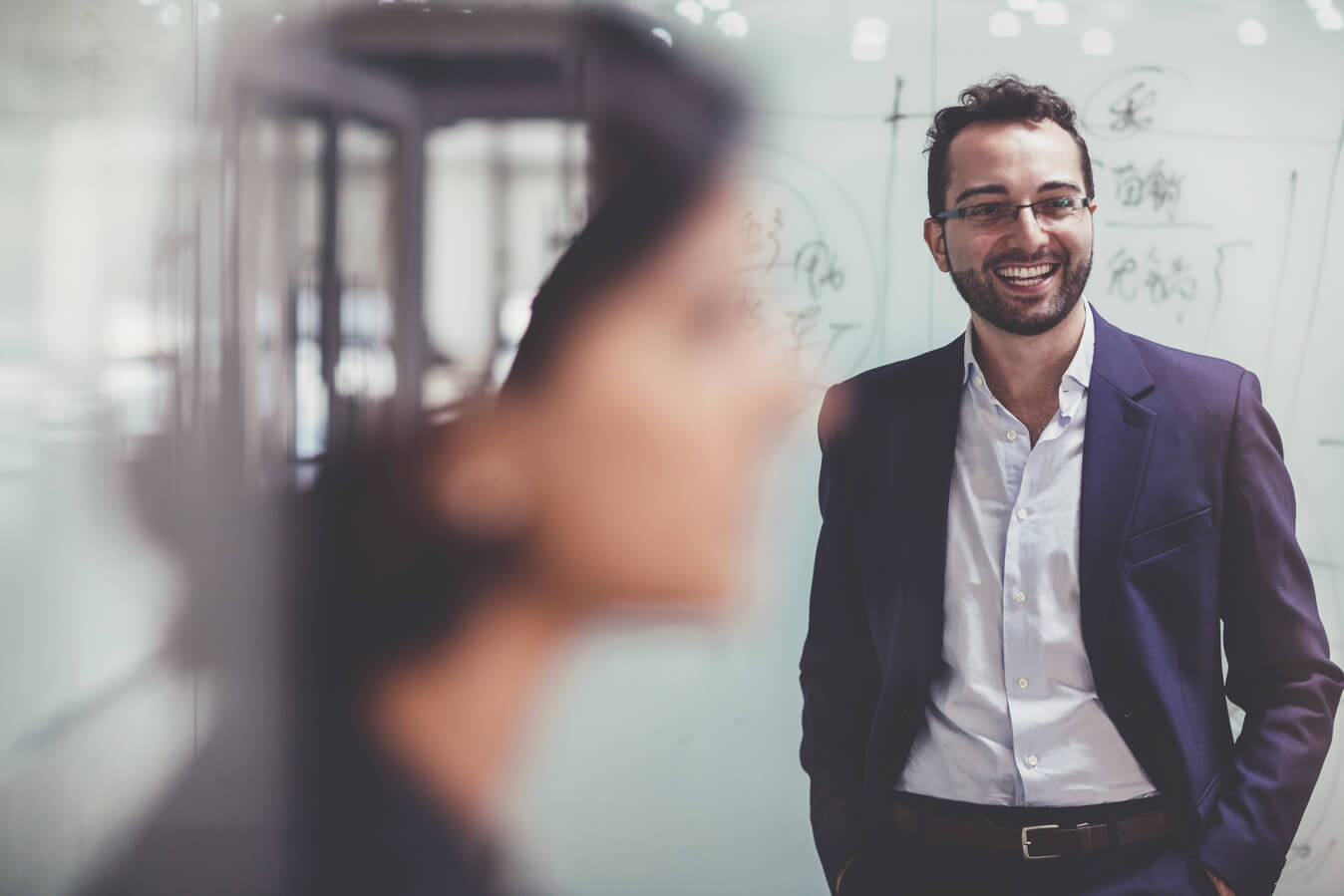 Coaching Management für Unternehmen Mann vor Whiteboard