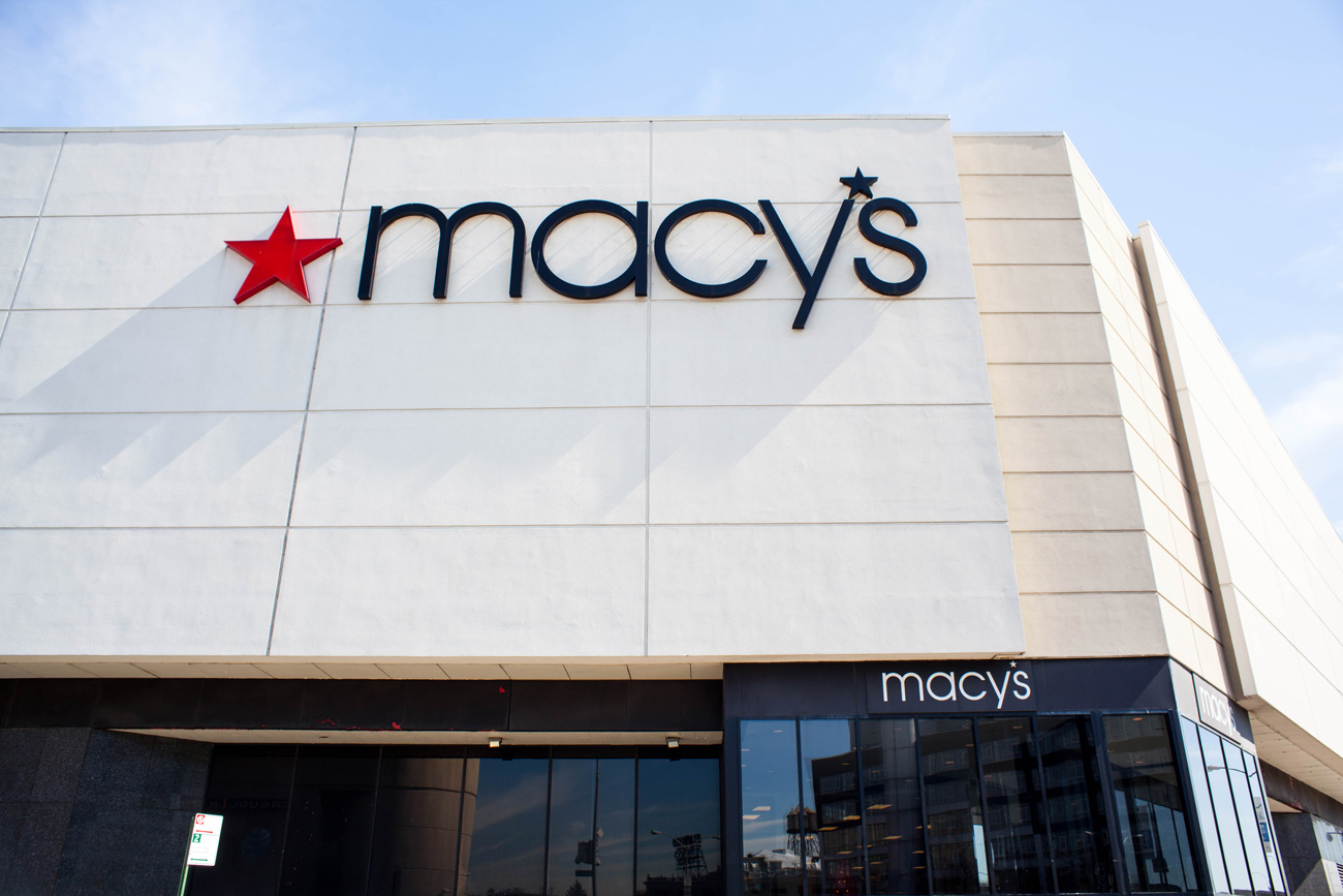 Macy’s Cautious on H2; Sees Gains in Digital, Curbside Pickup