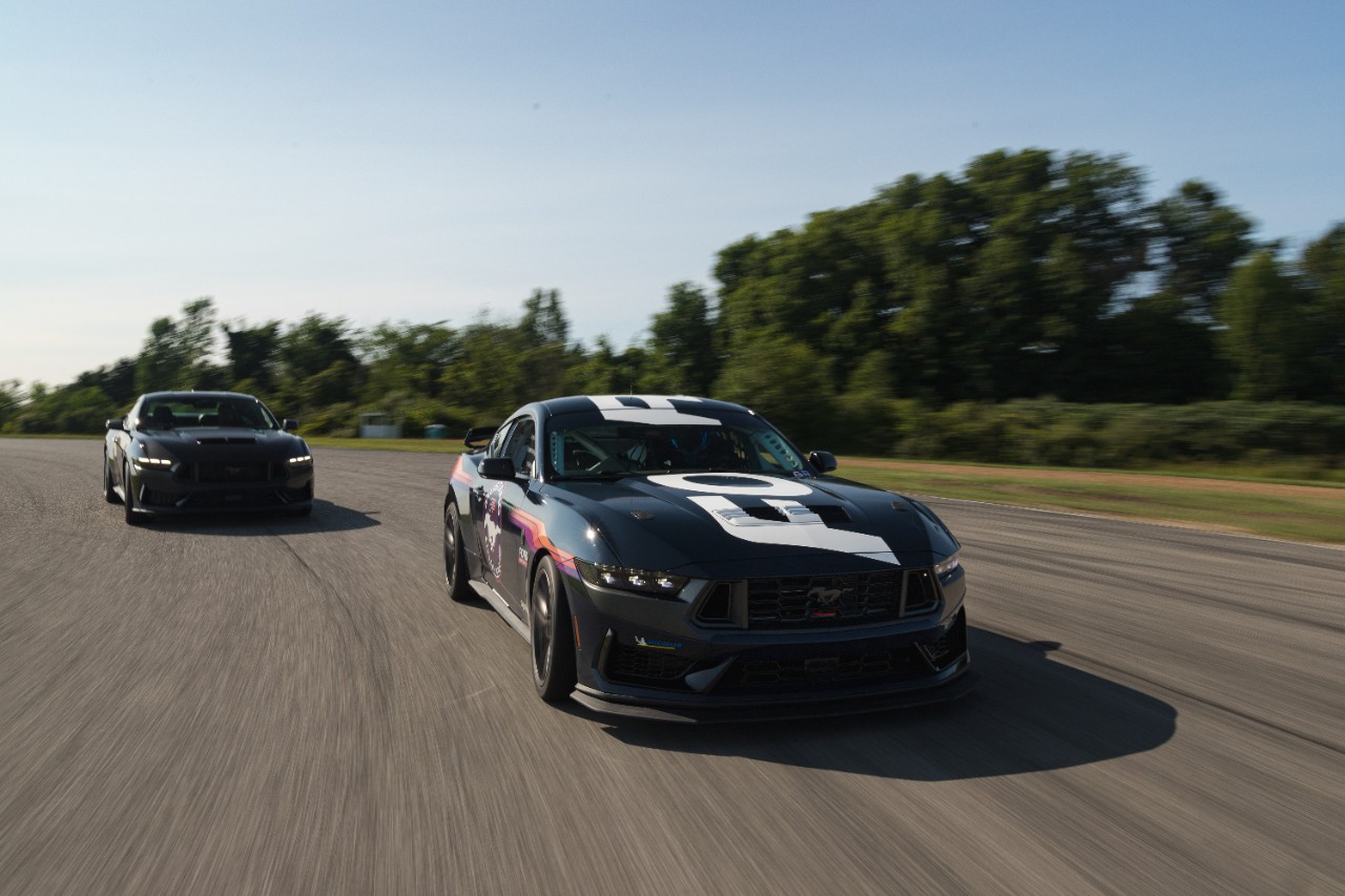 MUSTANG DARK HORSE R BRED TO RACE