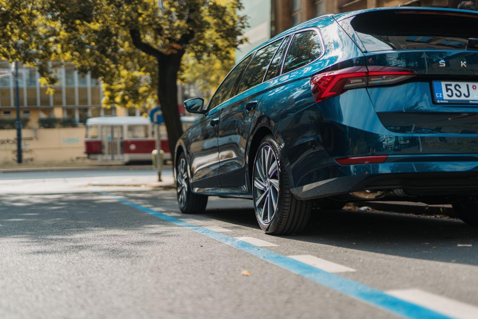 Best HD Pictures about  Prag Auto Parken Gefahrlich  with No AI Images