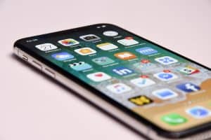get through the airport faster with travel apps