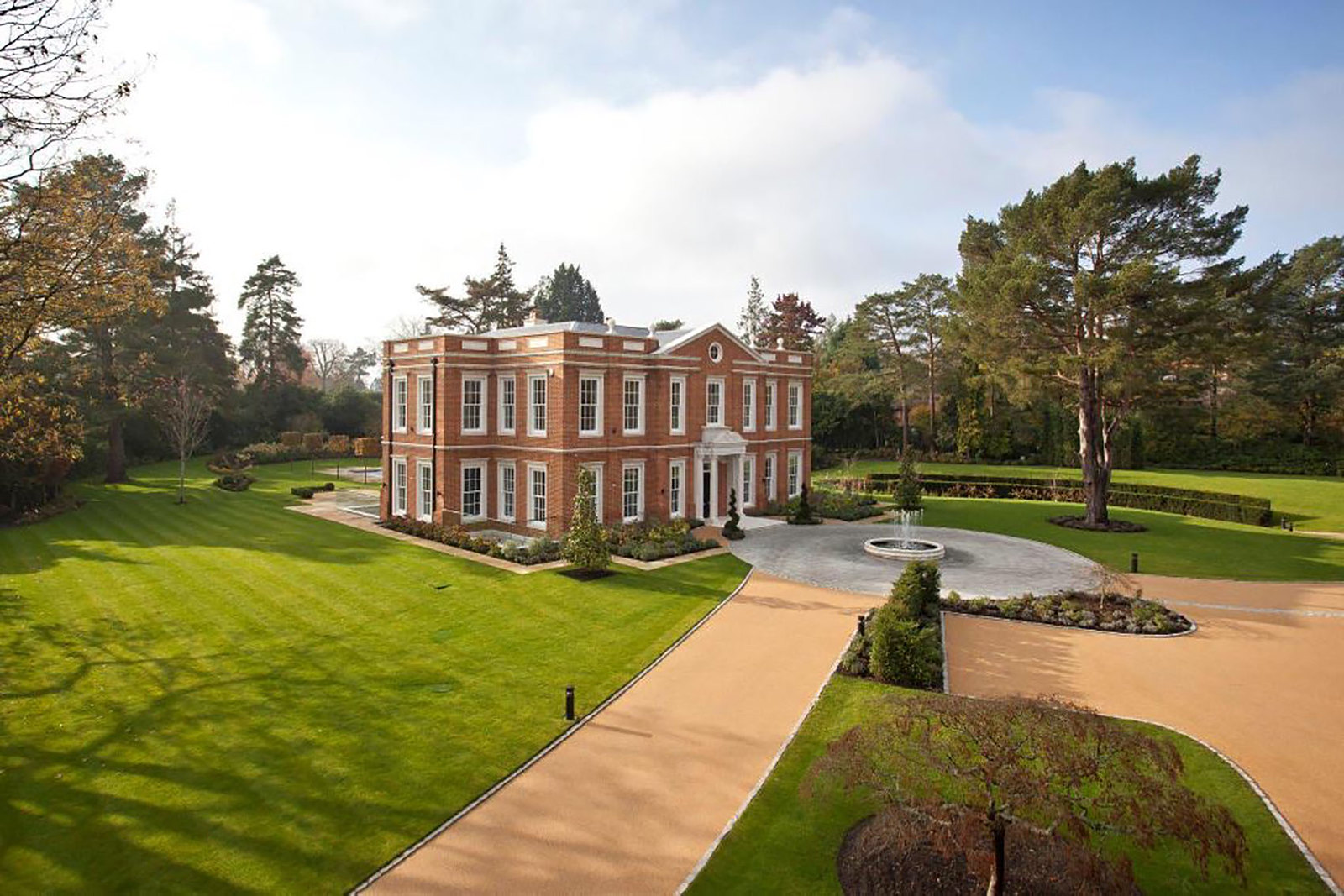 Crossacres, Wentworth Estate Ascot Design