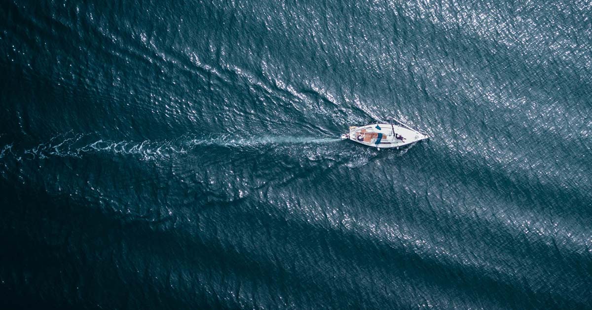 Are Sailboats Safer Than Powerboats? Life of Sailing