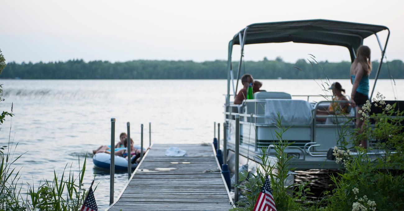 39+ How Many People Can Fit On A Pontoon Boat