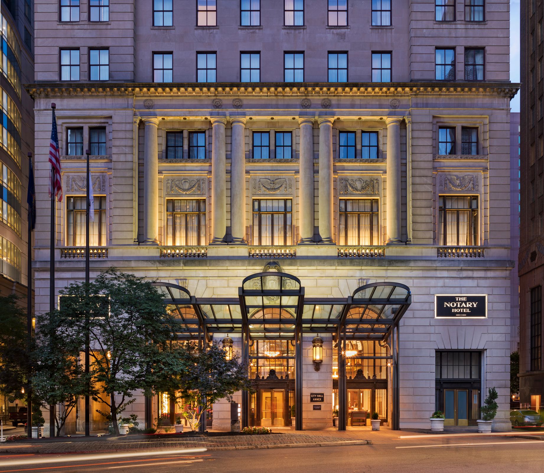 гости в гостинице. образец брошюры членов ihg one rewards. отель филадельфия москва.