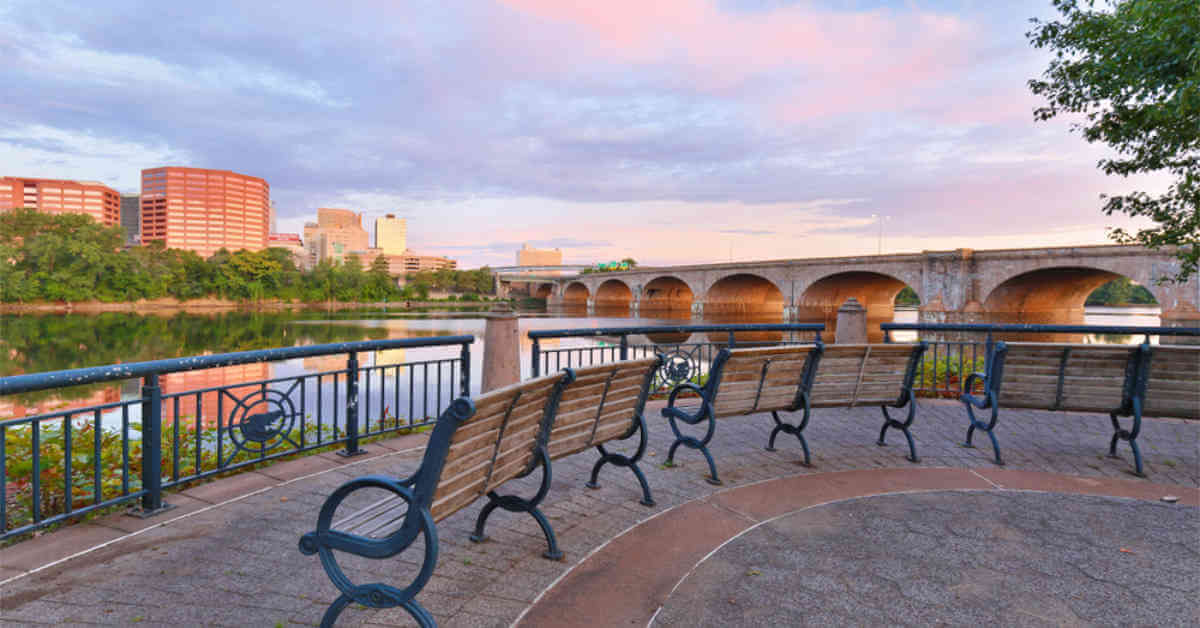 Benefits of Retiring In Connecticut (Pros & Cons)