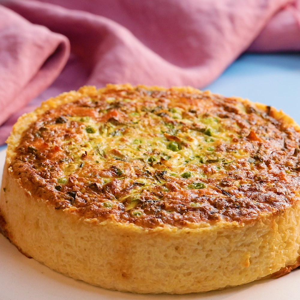 La quiche en croûte de riz aux légumes verts est démoulée. Elle s'offre à nous pour notre plus grand plaisir des sens.