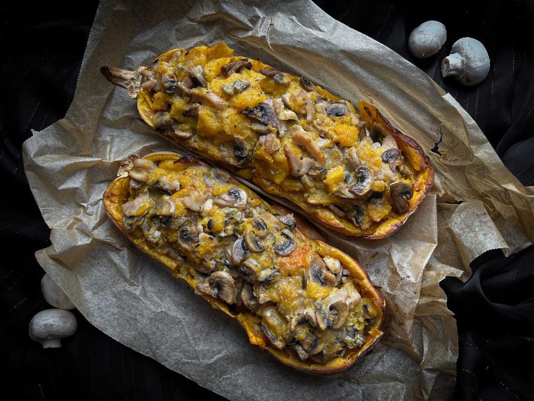 Courge butternut farcie au champignons et poulet rôti faible en