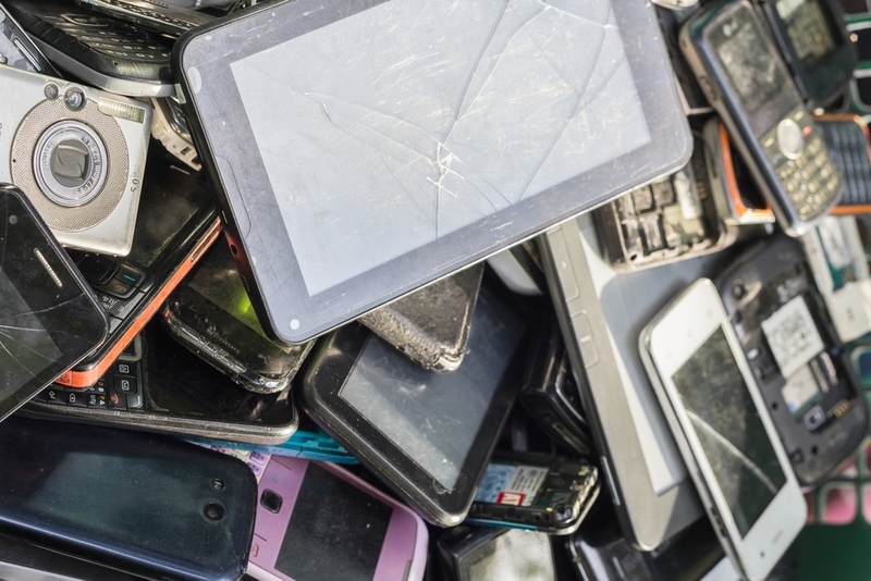 How to Dispose of Broken Cell Phones