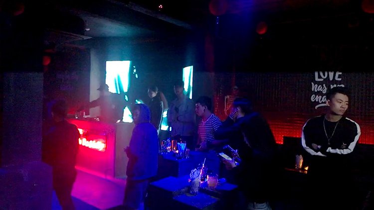 Ball-bar-Hanoi-nightlife