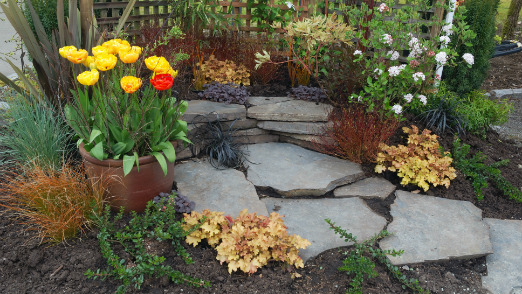 landscaped garden decort