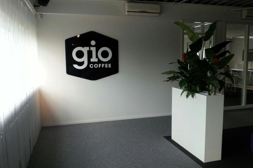Gio Coffee Bestickering overheaddeuren & Gevel