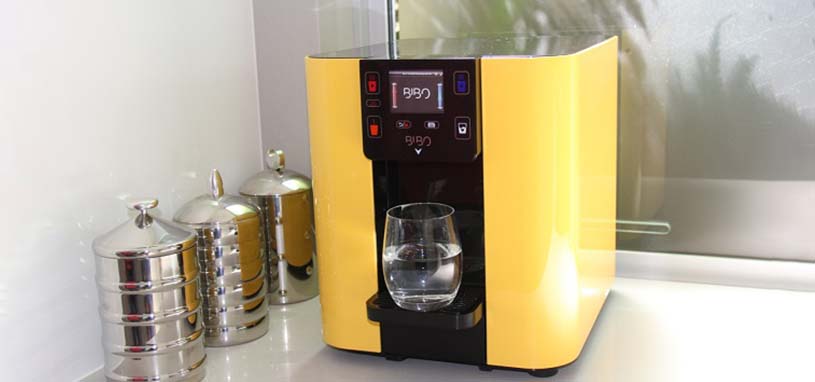Countertop boiling water system