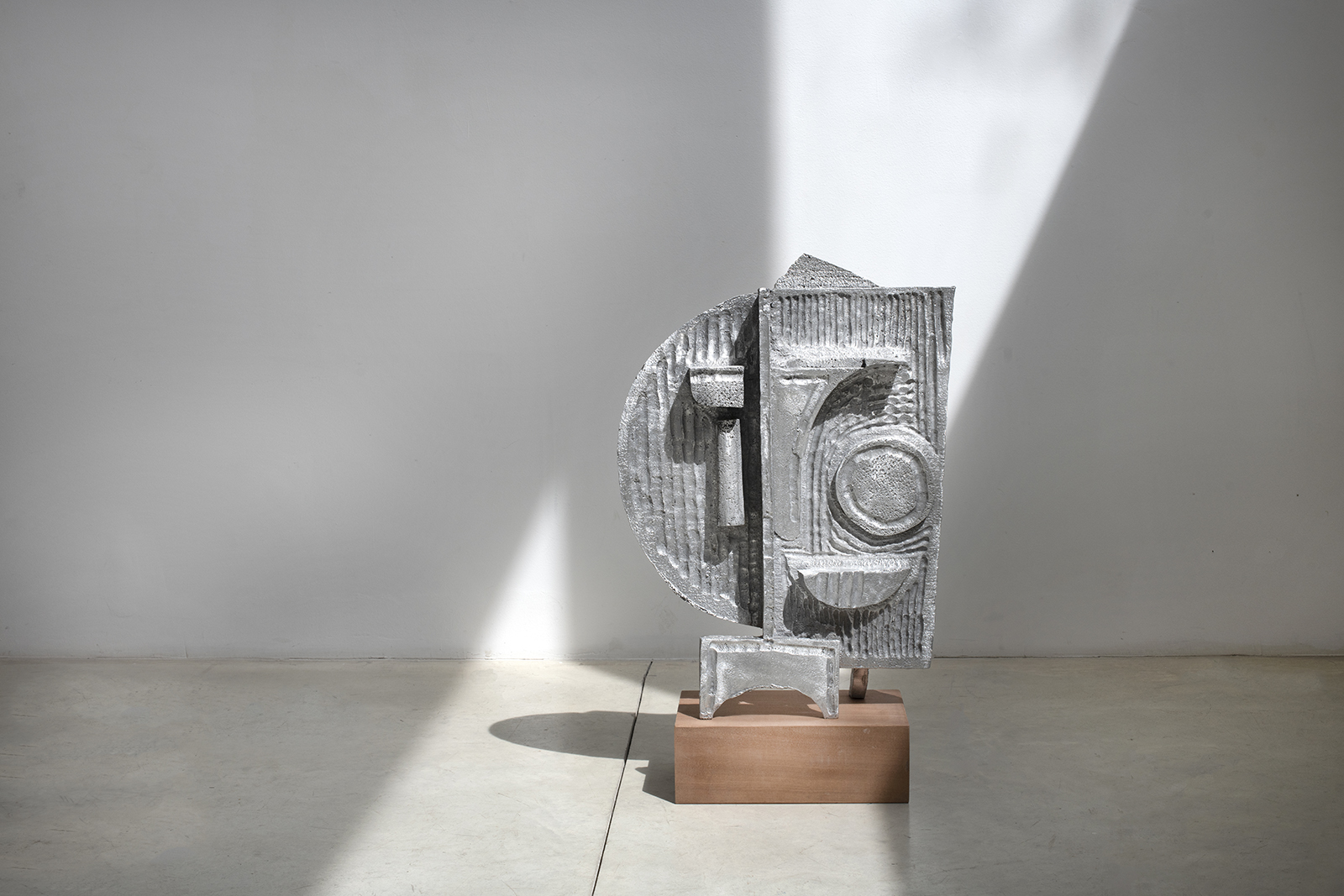 Ohad Meromi, Face (Decorative Machine)