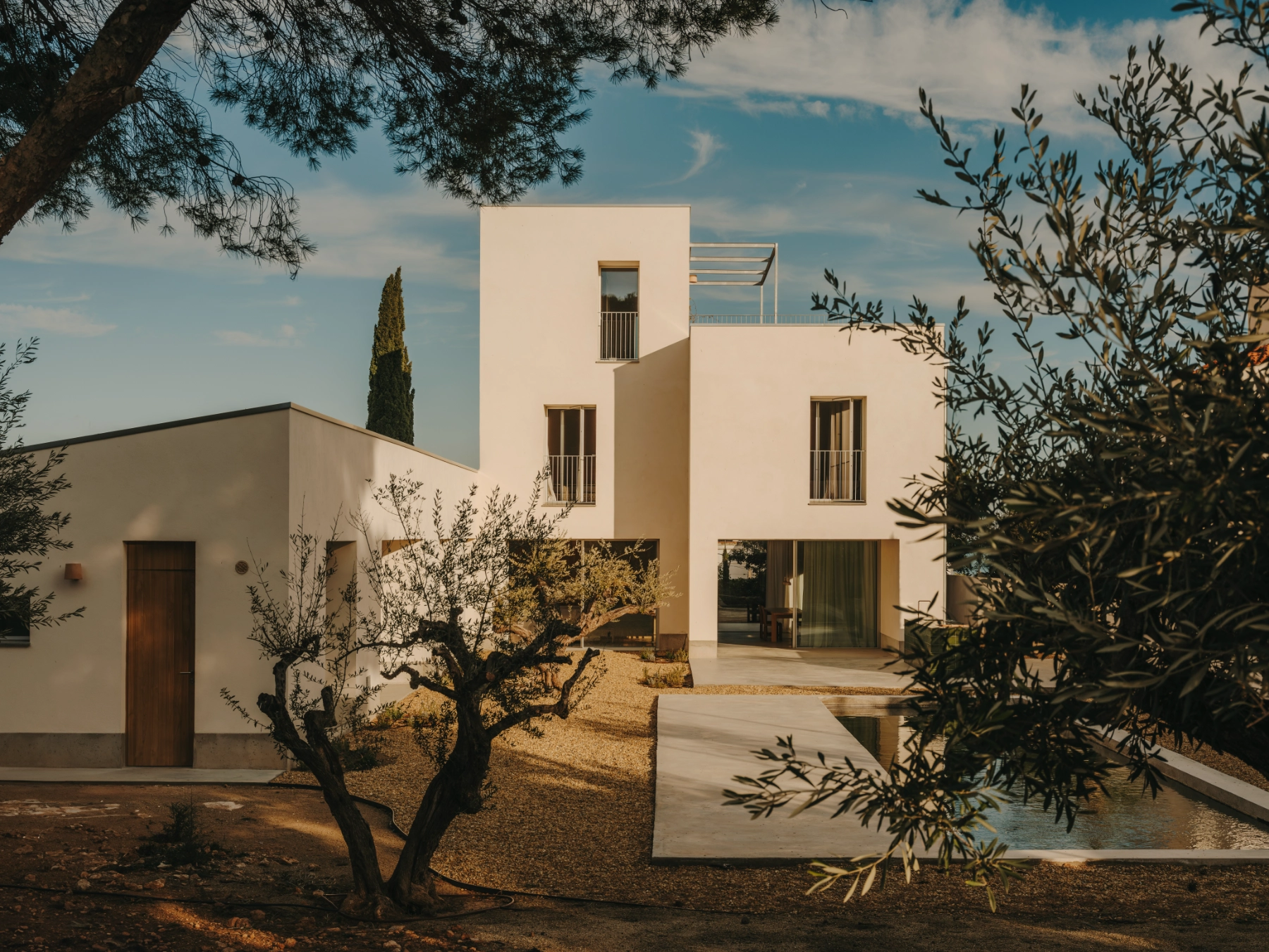 Casa TD by Skye Maunsell, Jordi Veciana and Juan Gurrea Rumeu