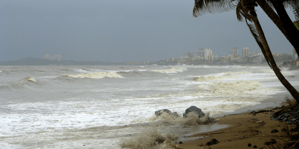 Places to Visit around Mumbai-Juhu Beach
