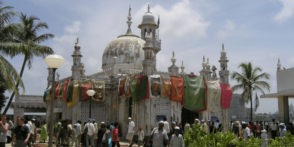 Places to Visit around Mumbai-Haji Ali Dargah