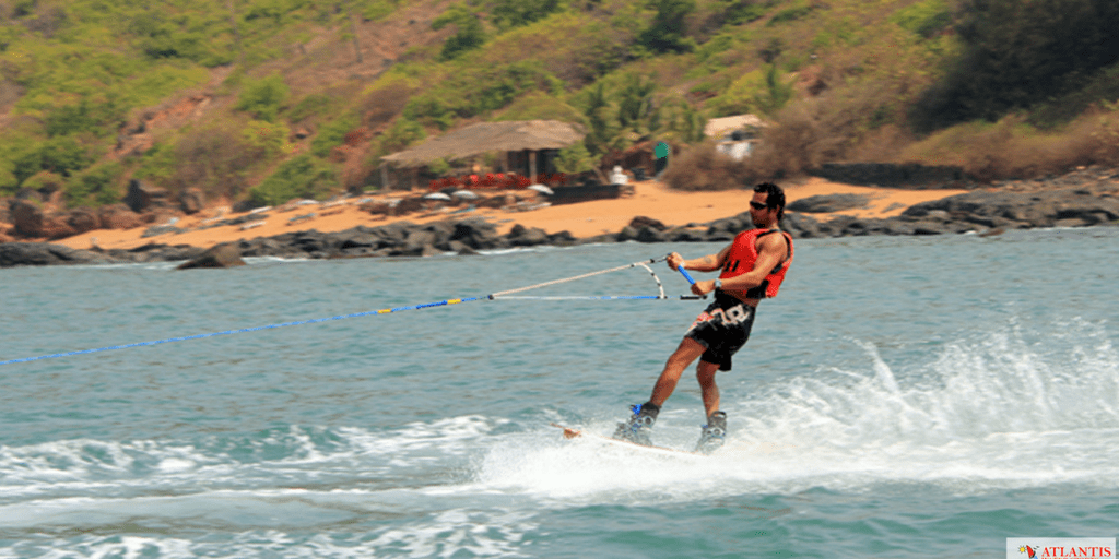 9 Best Water sports in Goa That You Must Give A Try-knee Boarding