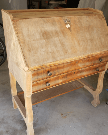 A desk Lisa was refurbishing while on an off day.
